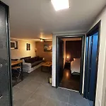 Retro Retreat - Apartament Modern Cu Parcare Gratuita