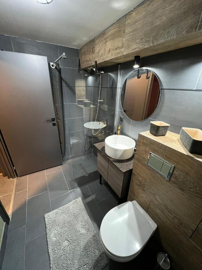 Retro Retreat - Modern Cu Parcare Gratuita Apartment